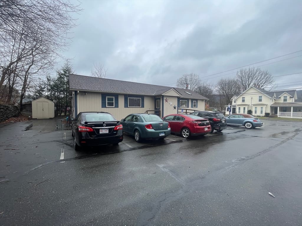 39-41 W Main St