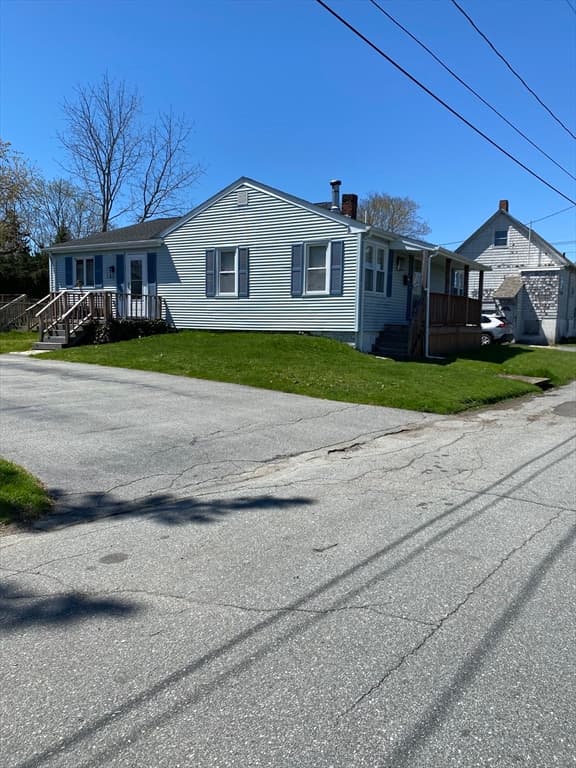 17 Center St photo 2