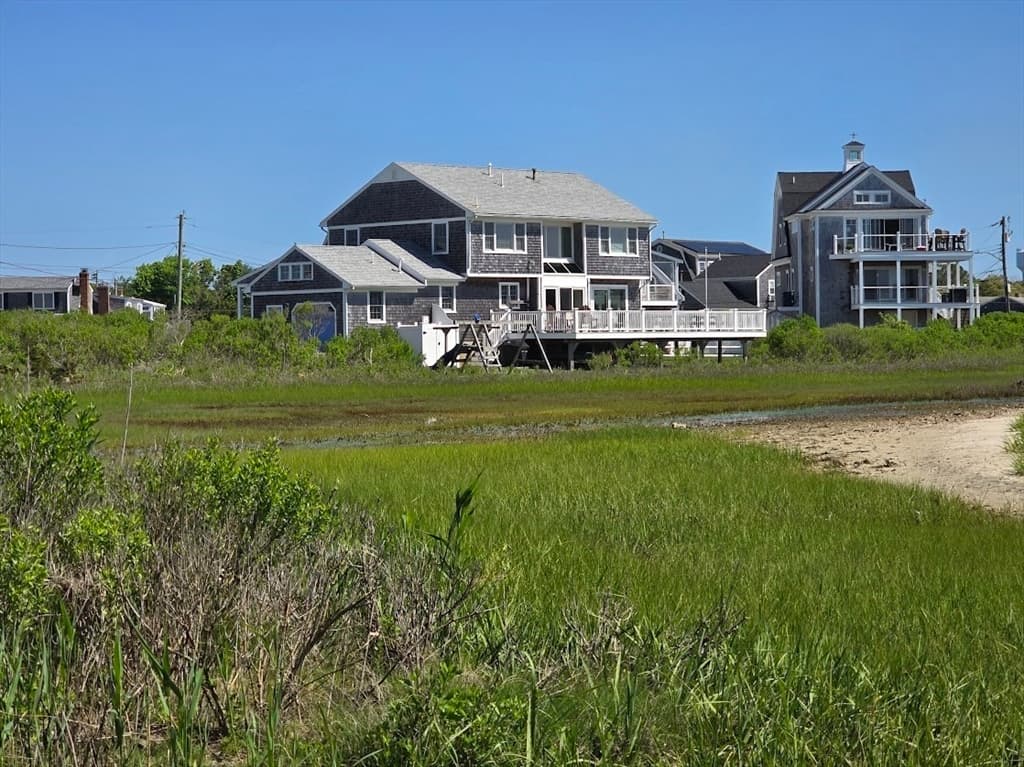 30 Beach Rd