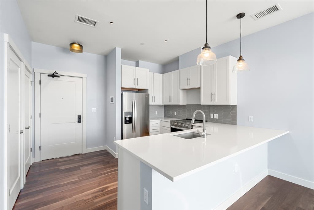 136 Babcock St #504 photo 2