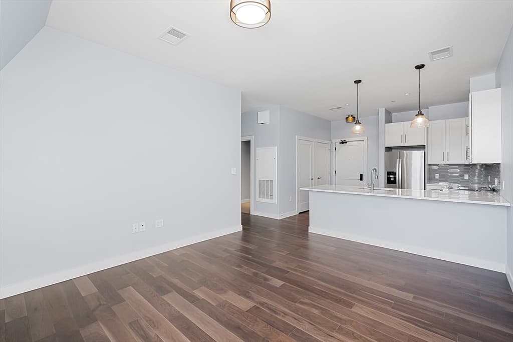 136 Babcock St #504 photo 3