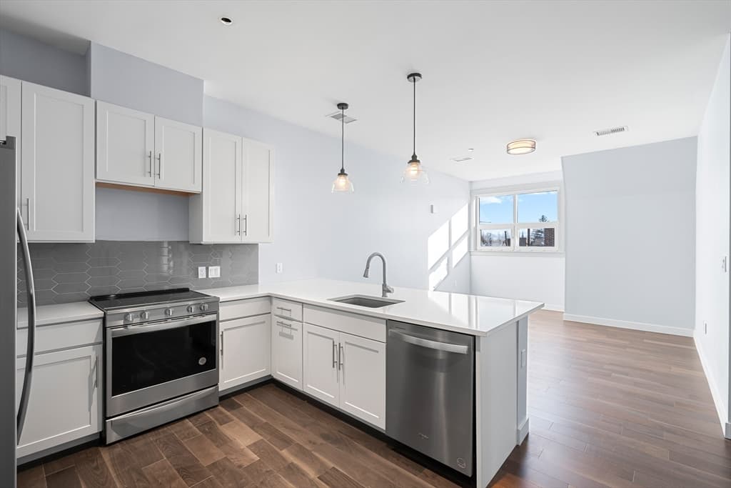 136 Babcock St #504