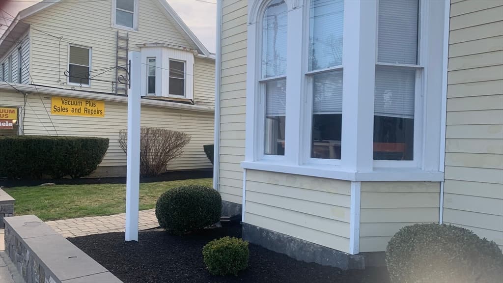 61 Pleasant St photo 2