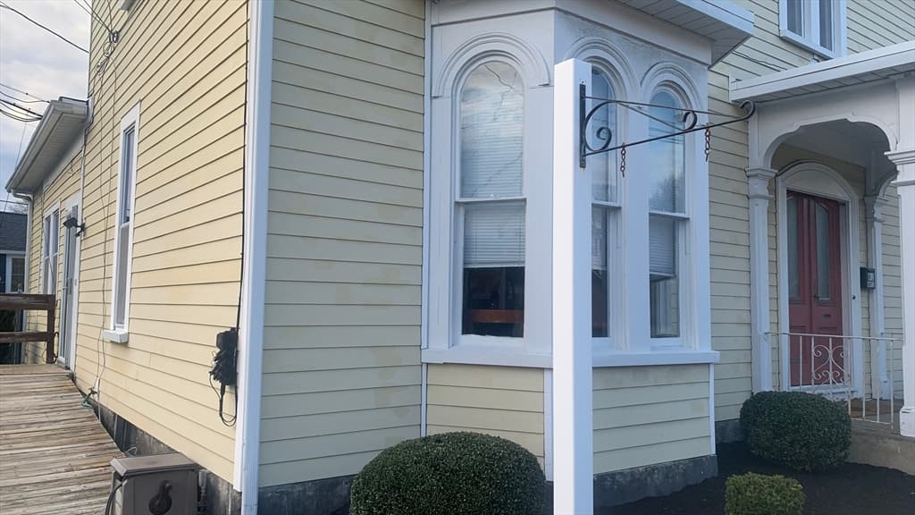61 Pleasant St