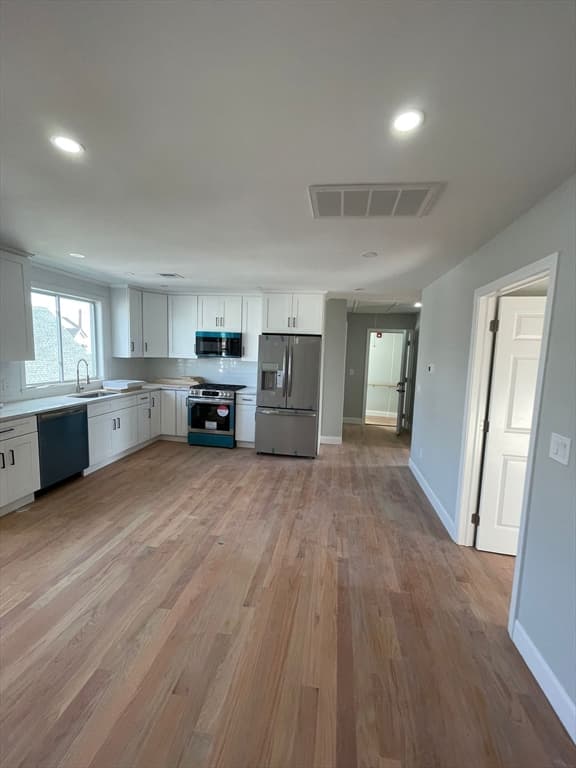 90 Essex St photo 4