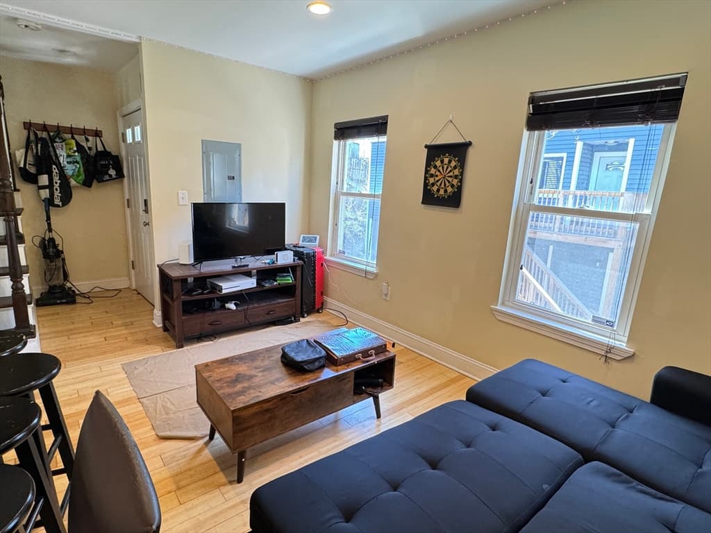 5 Saint James Pl #1 photo 2