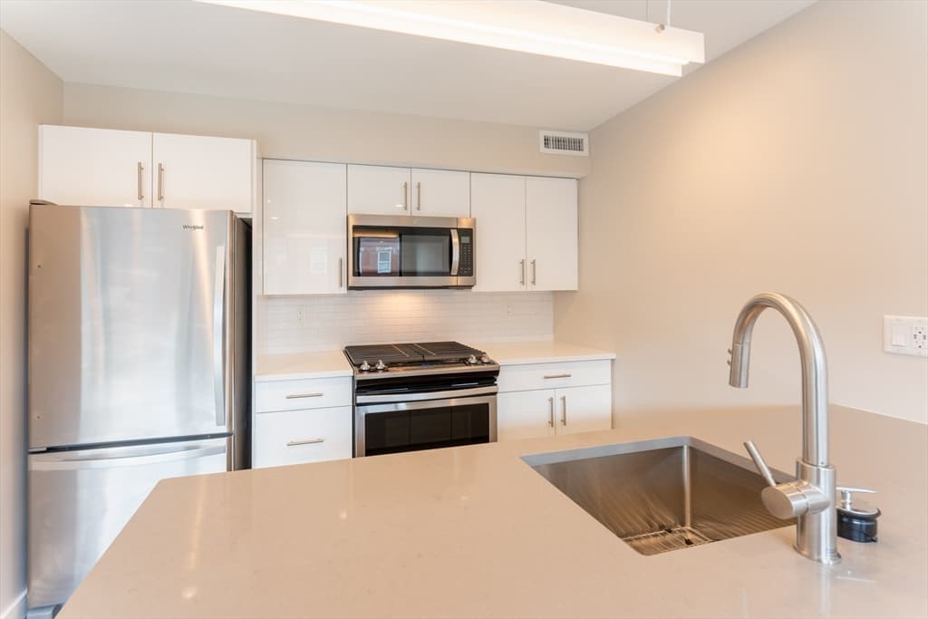 244 Hanover St #410 photo 2