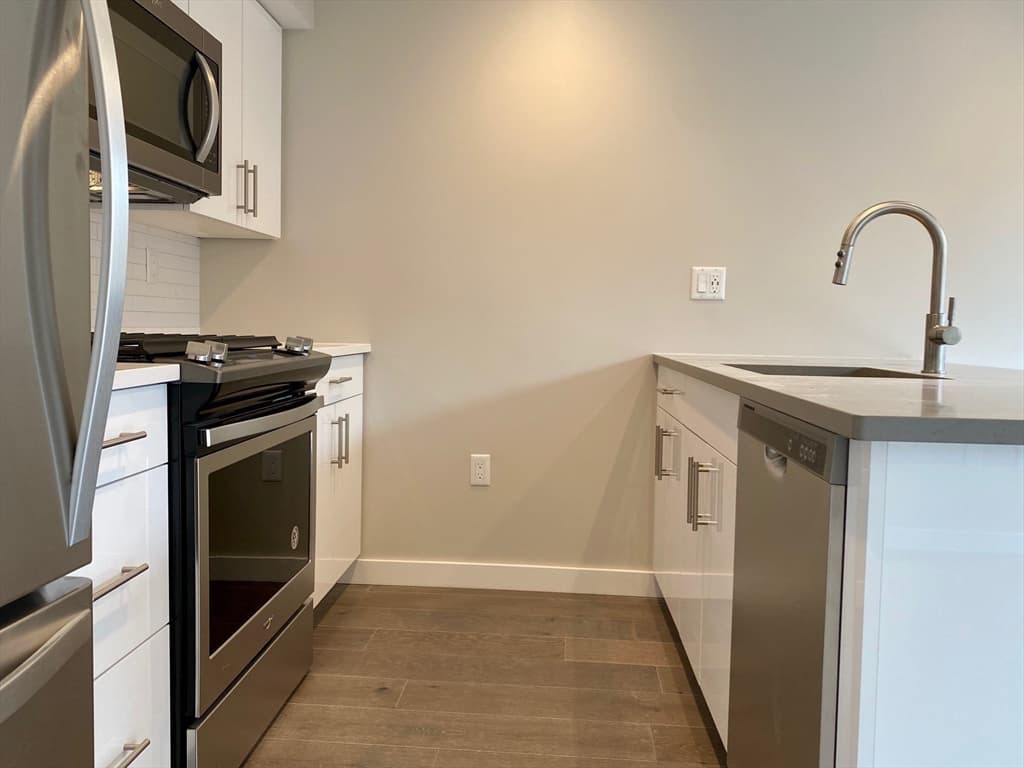244 Hanover St #410 photo 5