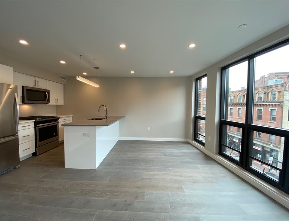 244 Hanover St #410 photo 4
