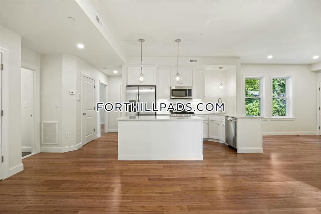 137 Thornton St. #3 photo 2