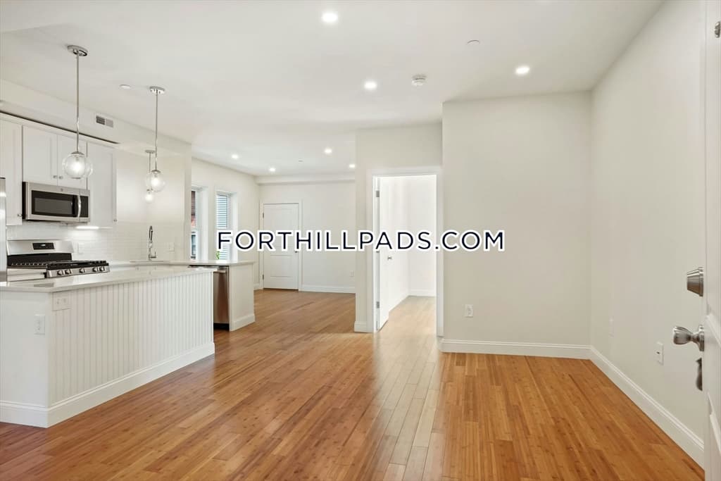 137 Thornton St. #3 photo 3