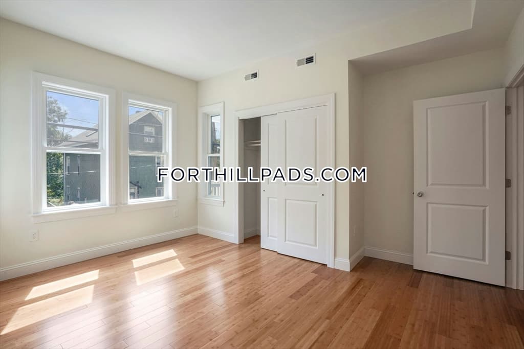 137 Thornton St. #3 photo 5