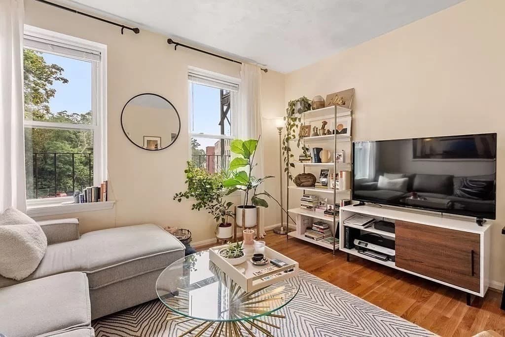 92 Gordon St #302