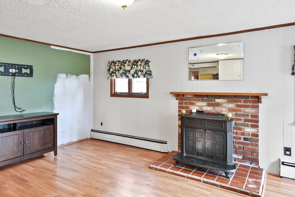 108 Wilson Avenue photo 3