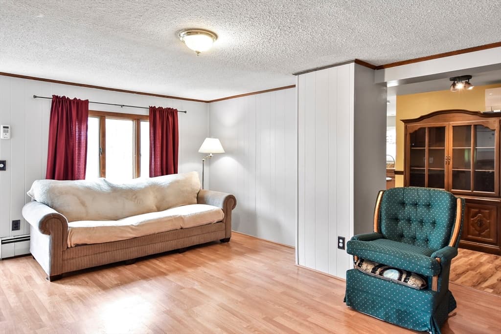 108 Wilson Avenue photo 4