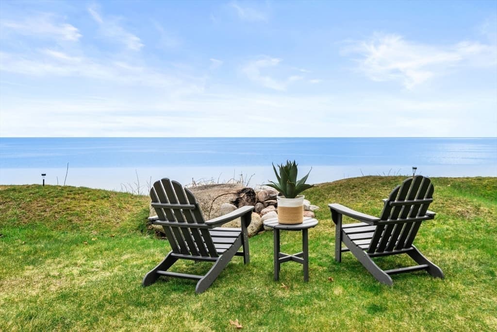 8 Shore Dr