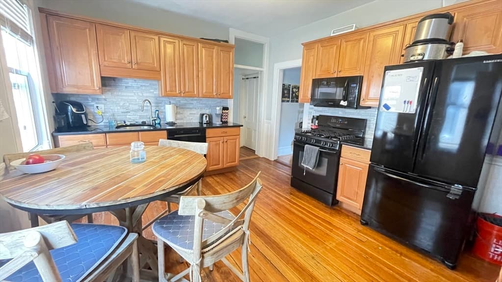 6 Bellflower St #2 photo 3