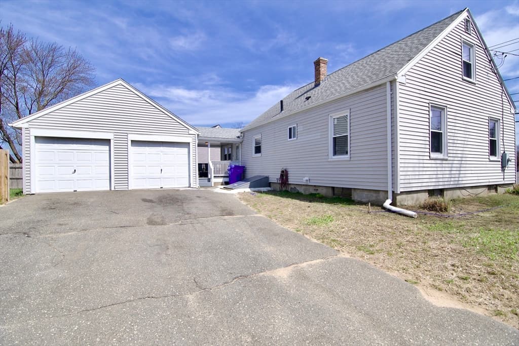 194 Island Pond Rd photo 2