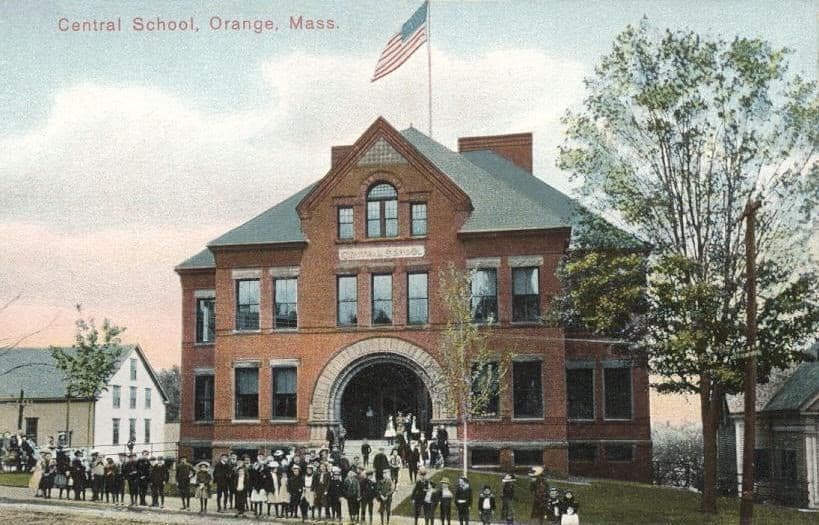 34 N Main St photo 3