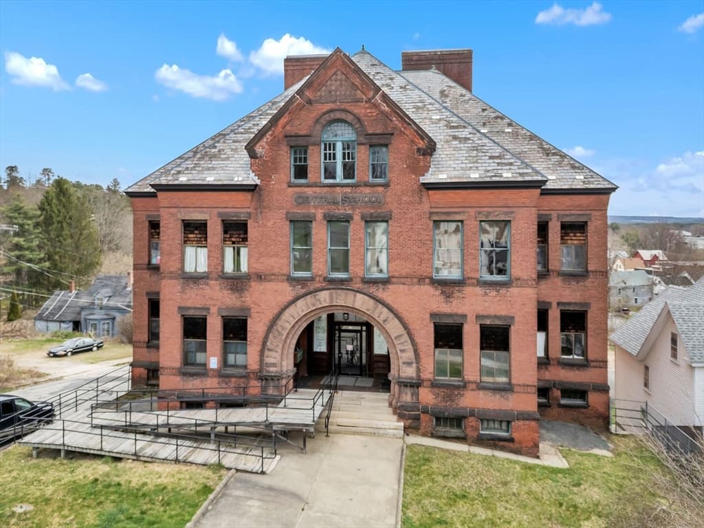 34 N Main St
