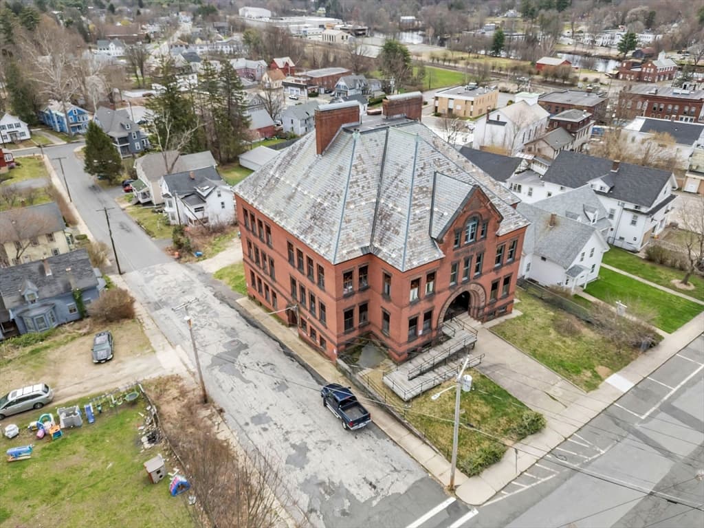 34 N Main St photo 5