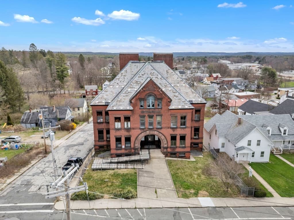34 N Main St photo 4