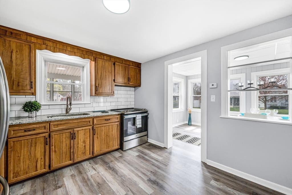 133 Frontenac St photo 5