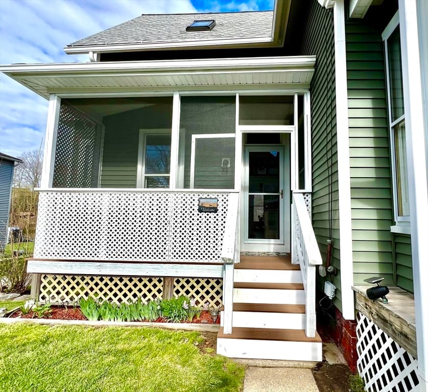 96 Chase Ave photo 3