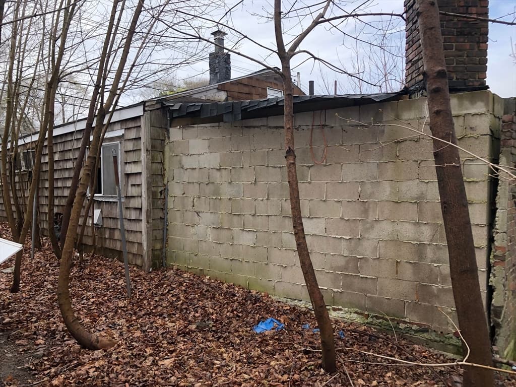 128 Winter St photo 4