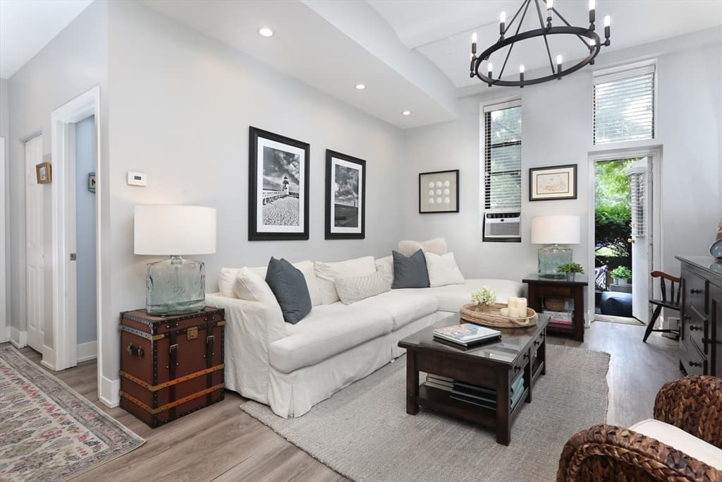 60 Gibson St #104 photo 3