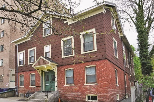 10 Smith Ave #1R