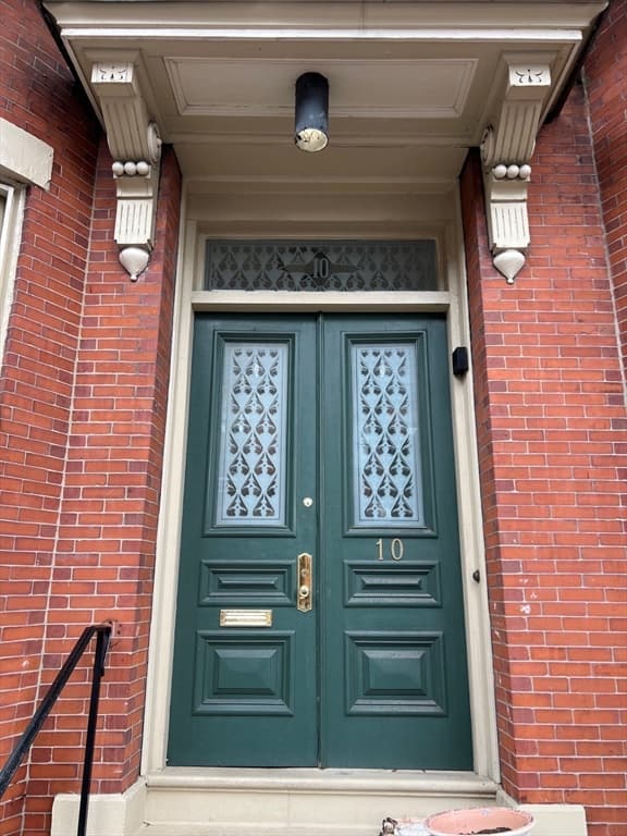 10 St Charles Street