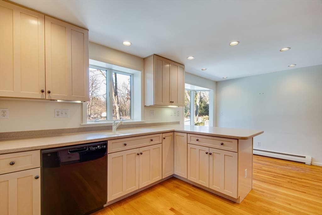 33 Monsen Road photo 2