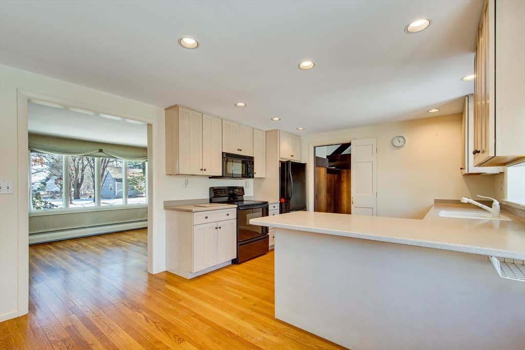 33 Monsen Road photo 3