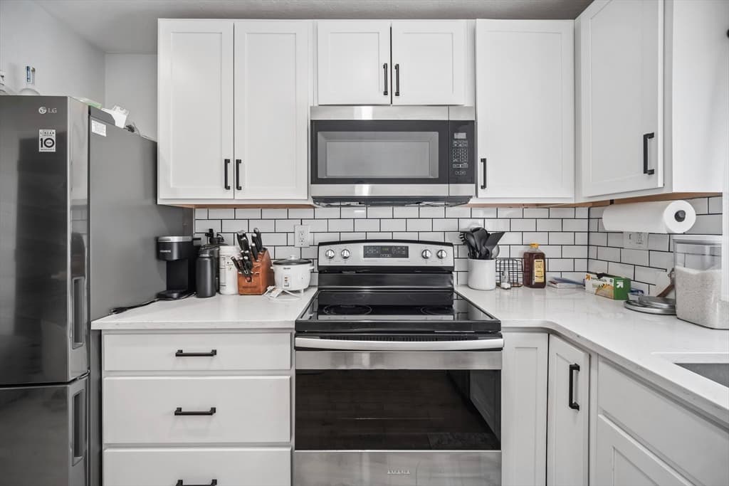 549 Adams St #4 photo 3