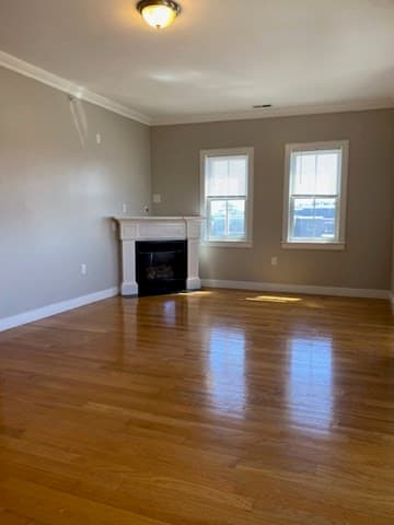 122 W Broadway ##5 photo 2