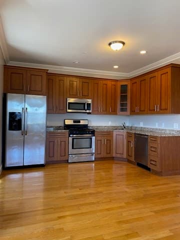 122 W Broadway ##5