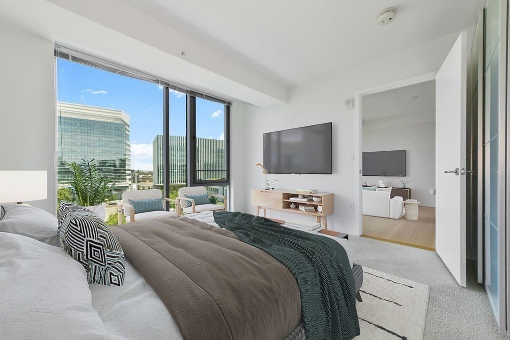 2 Earhart Street #819