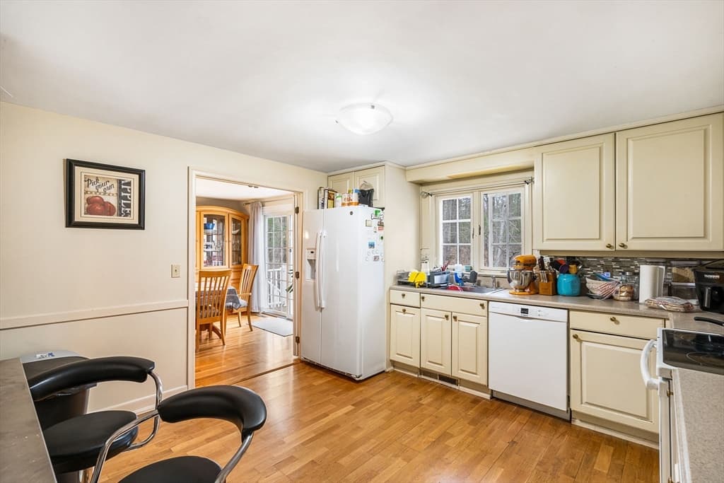 10 Greenwood Lane photo 5