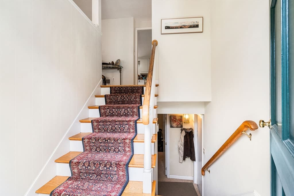 10 Greenwood Lane photo 4