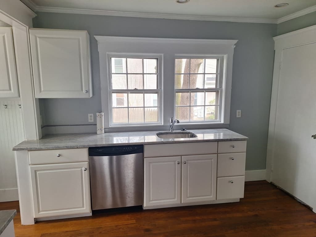 127 Allen St photo 2