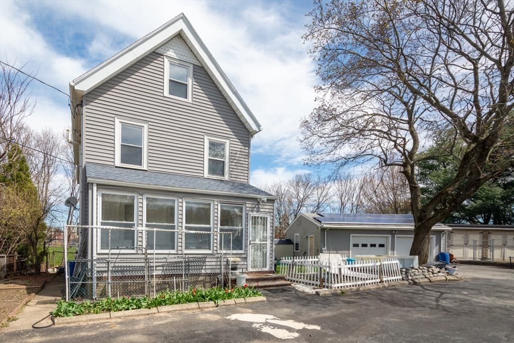 108 Goodenough St photo 2