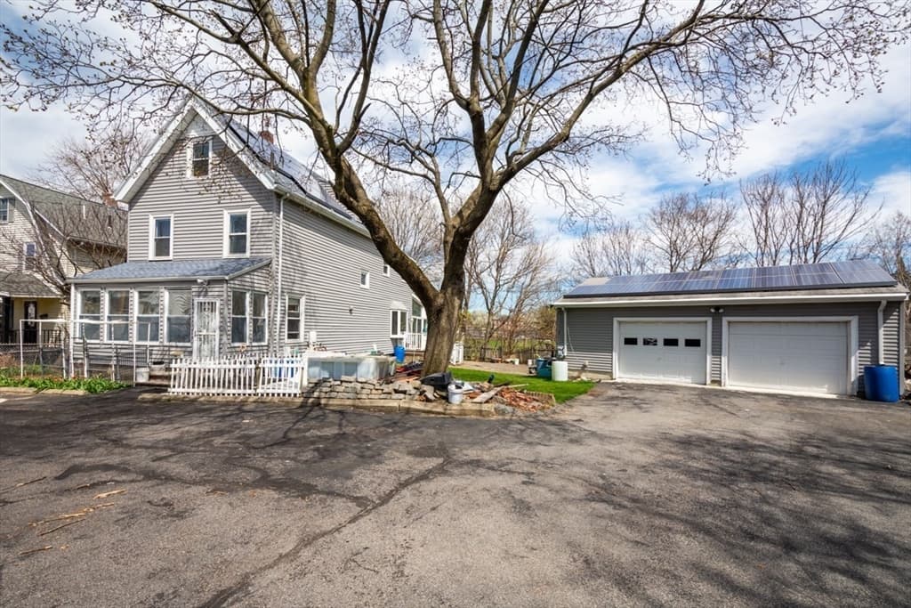 108 Goodenough St photo 3