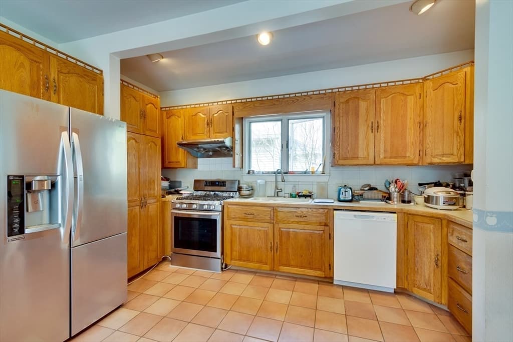 108 Goodenough St photo 5