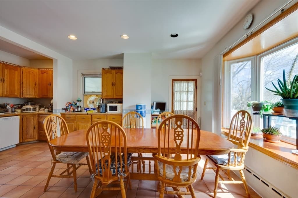 108 Goodenough St photo 4