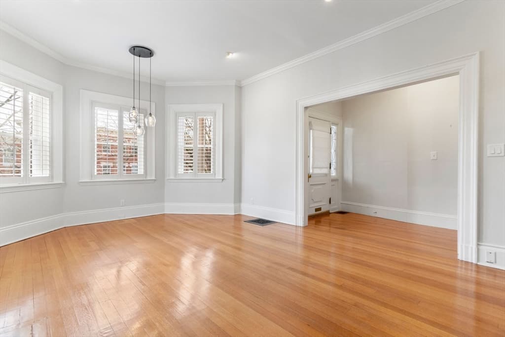 11 Colbourne Cres #1