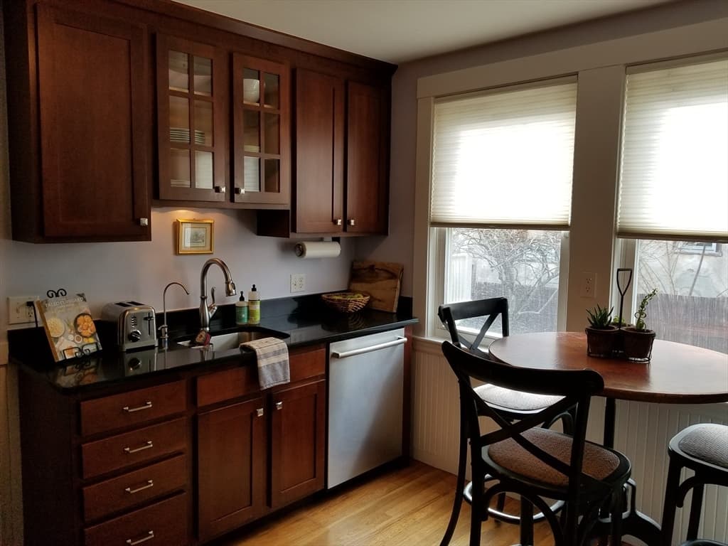 48 Beaumont St #1 photo 3