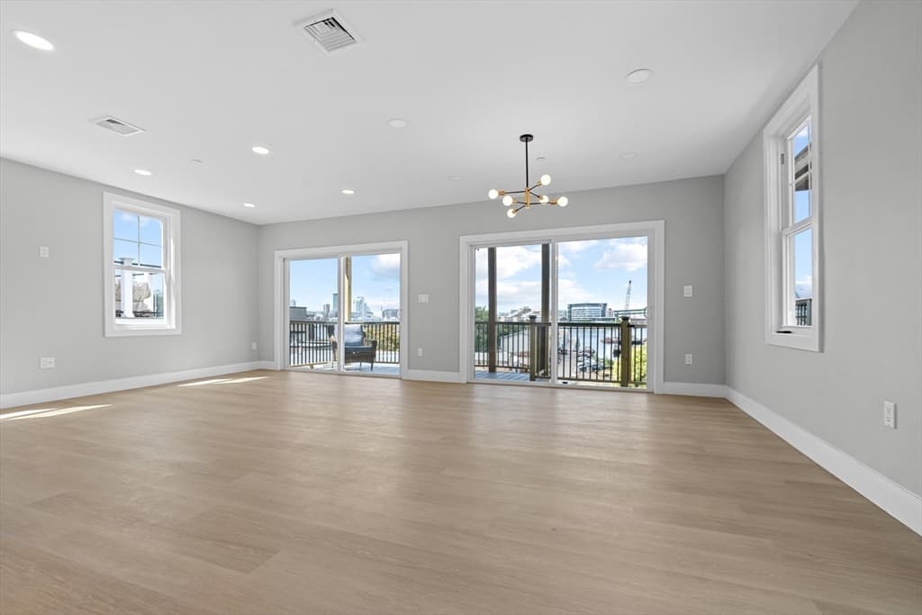 362 Meridian St #3 photo 3