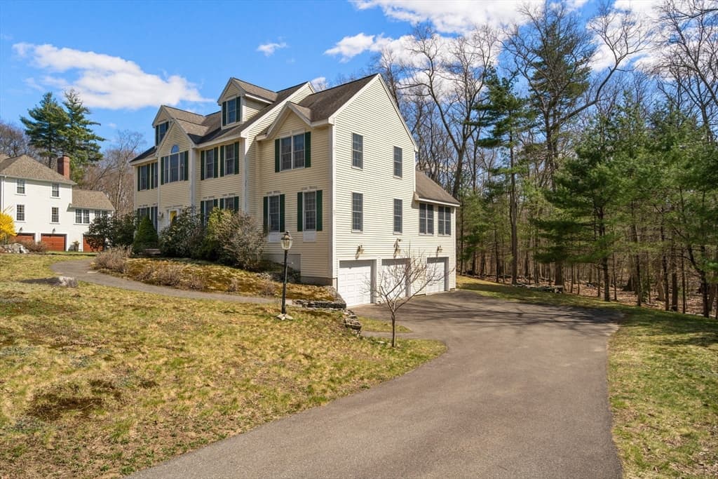 27 Arrowwood Street photo 2