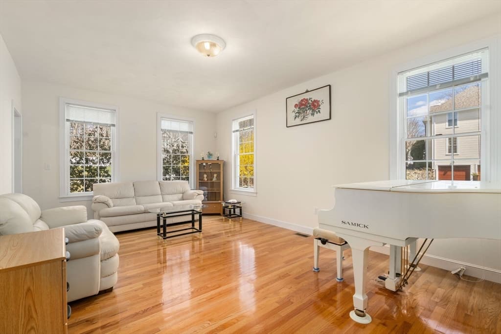 27 Arrowwood Street photo 4